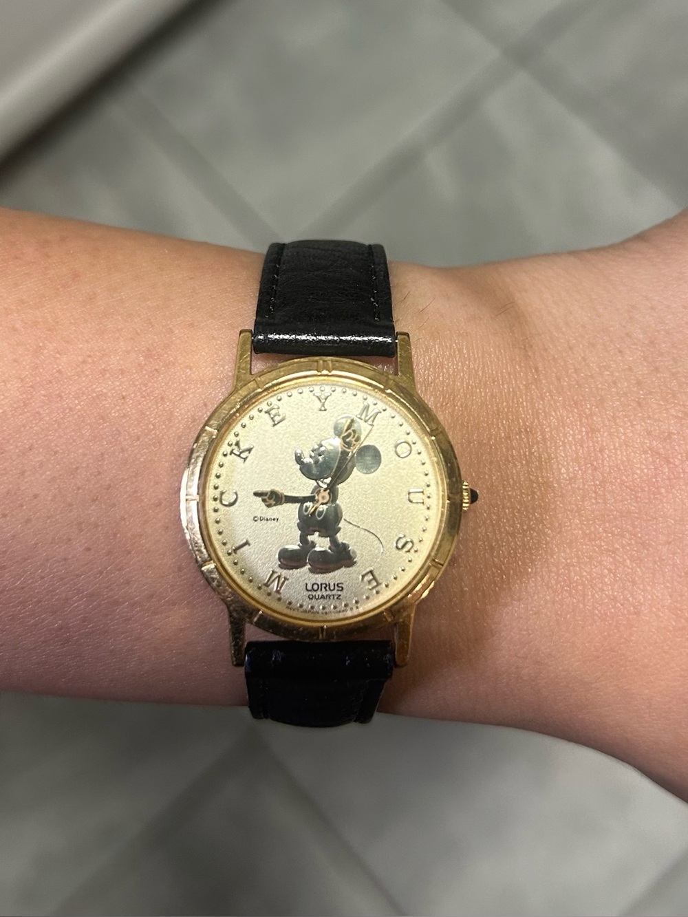 Vintage 90s Lorus by Seiko Disney Mickey Mouse Gold Tone Watch 30mm